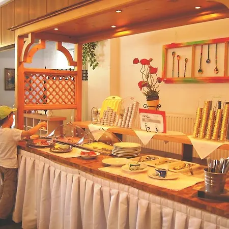 Strandhotel Pichler ホテル 2*